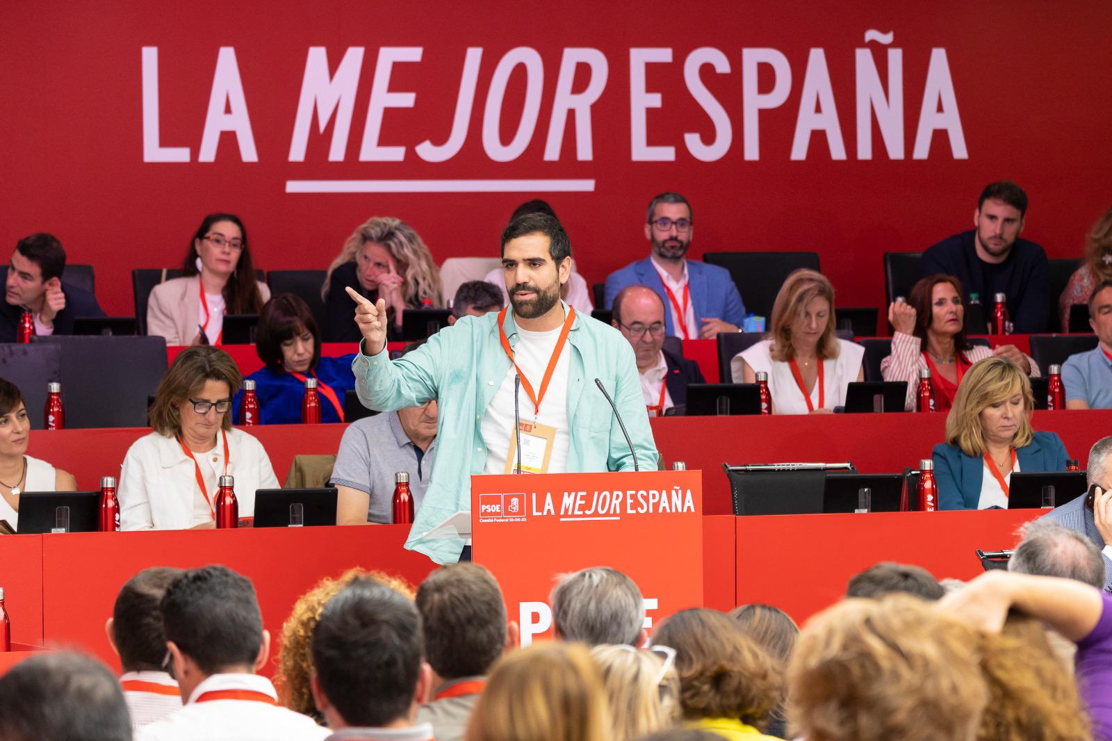 Juventudes Socialistas reivindica la España abierta de las verbenas frente a la “rancia y clasista” de los reservados.